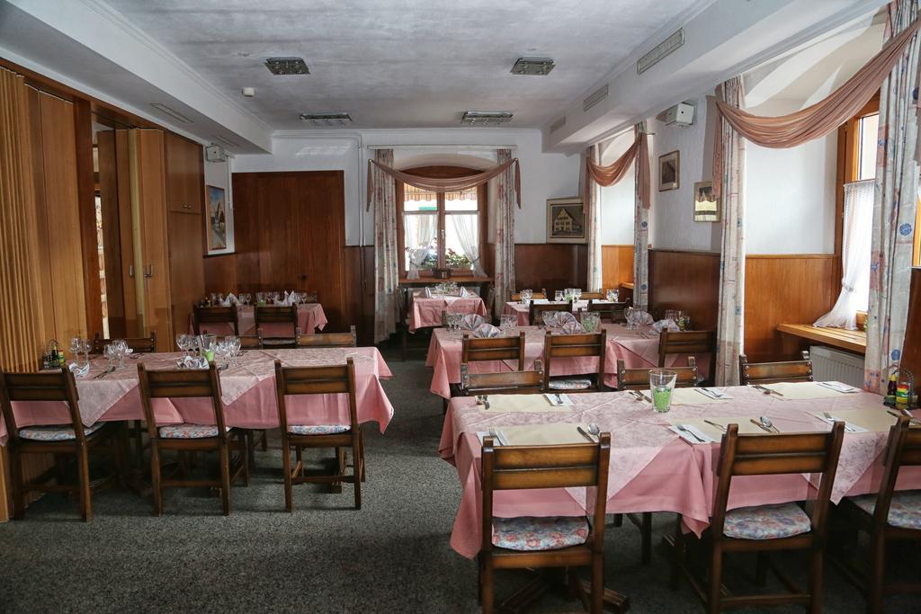 Gasthof Adler Frick Exteriör bild